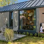 Дом отдыха Tinyhouse Luxe Met Prive Hottub Мерссен